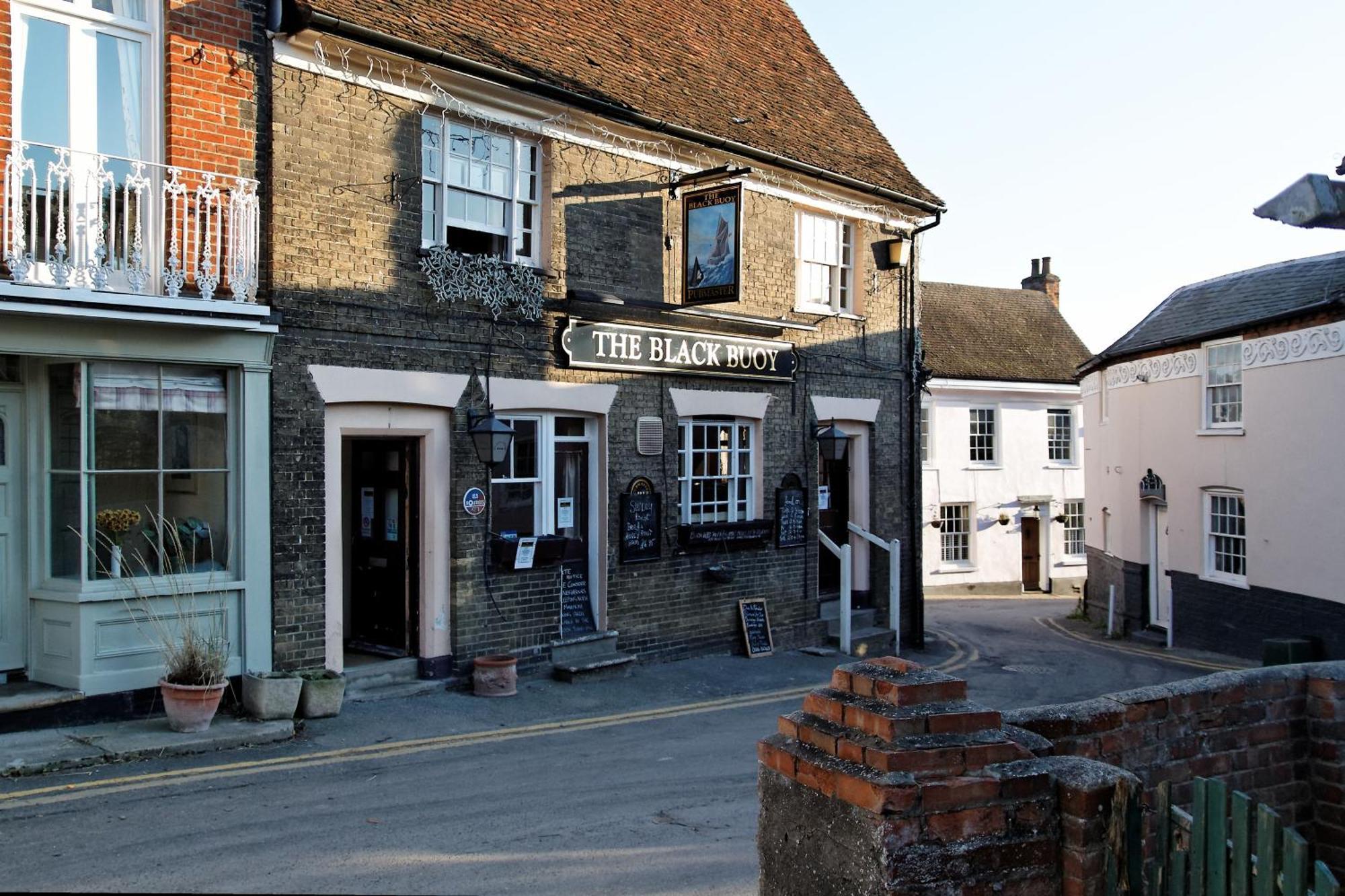 Queens Cottage, Wivenhoe Stylish, Plush, Cosy, Convenient & Quirky, 2X Double Bed Period Cottage Plus Patio - 9 Min Walk Train, 4 Min Walk High Street Pubs, Restaurants, Shops Exterior foto